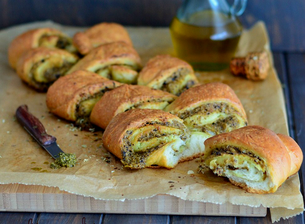 Mediterranean Flavored Stuffed Pull-Apart Bread Roll